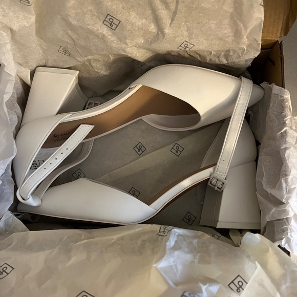 New Call It Spring Daliaa Mid Heels White Size 8 - Picture 1 of 3
